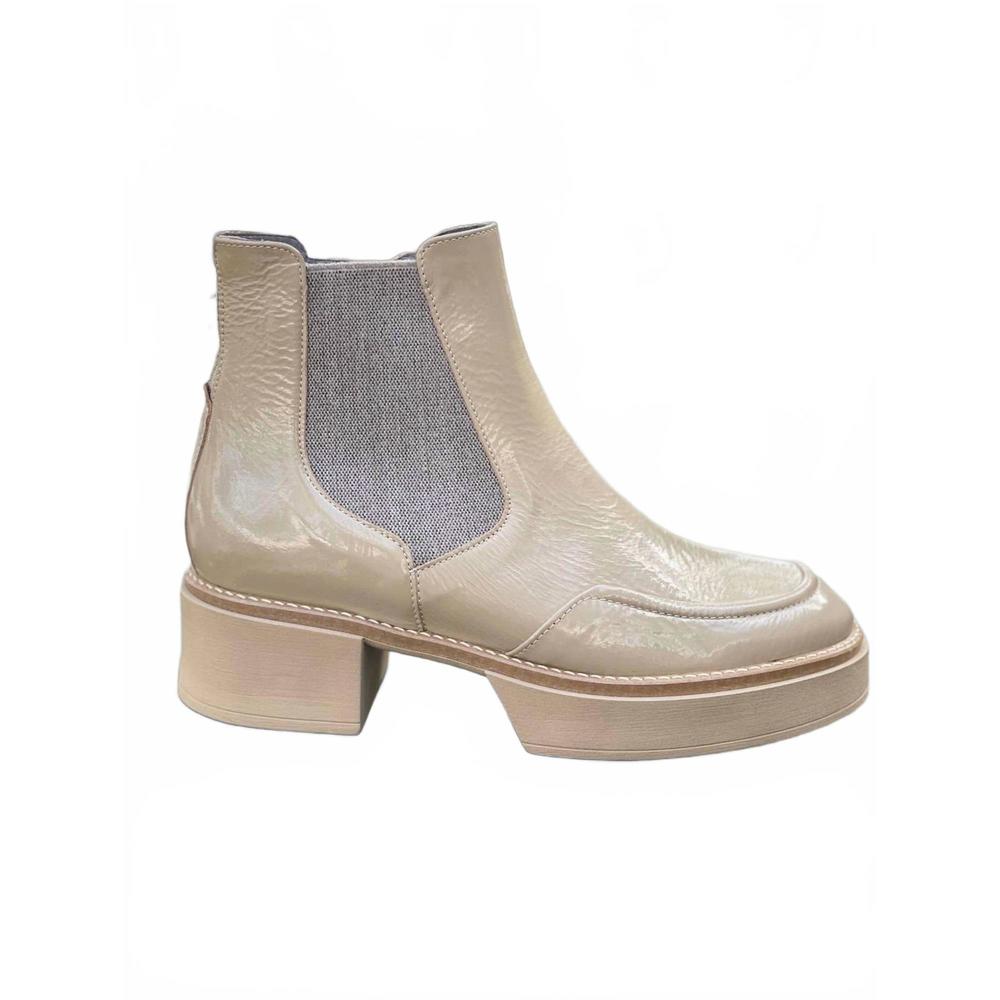 NEW SOFTWAVES women's beryl platform booties in sahara